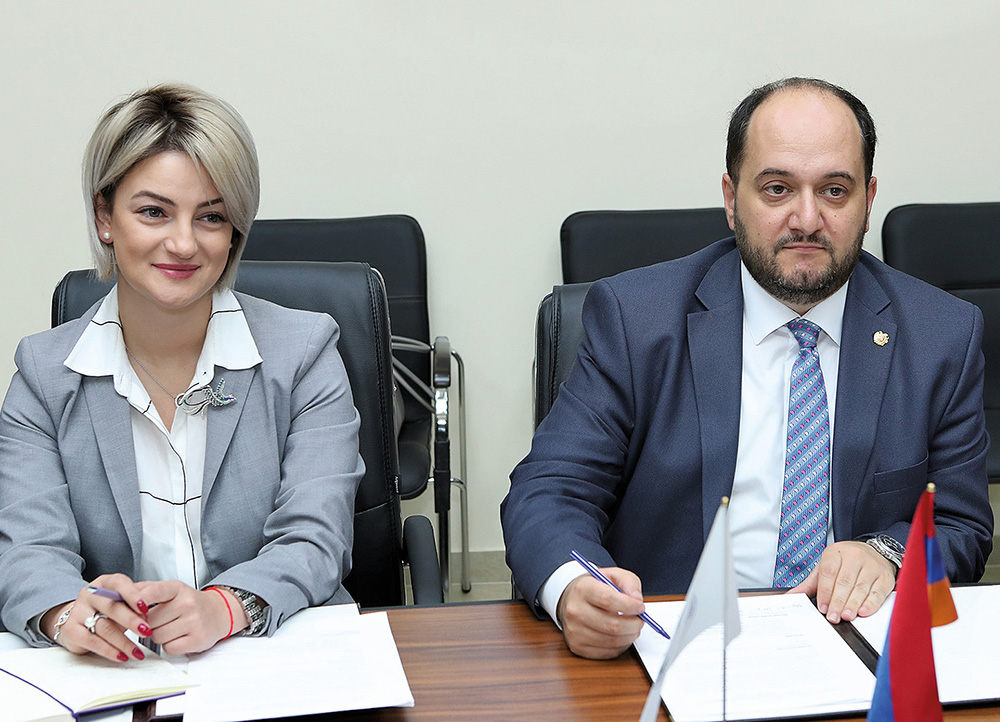 Arevik Anapiosyan with Minister Arayik Harutyunyan